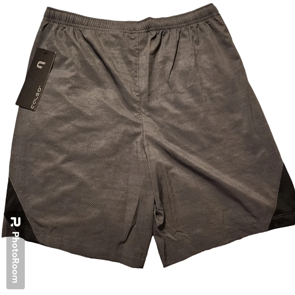 Caleo Men's active shorts size Medium with zip up pockets NWT graphite grey
